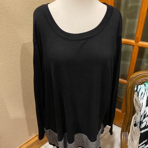 Rebecca Malone black sweater with beautiful contrast at the bottom - Picture 7 of 7